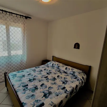 Isola Valencia 3 *