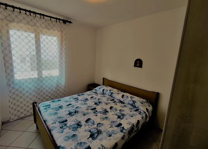 Isola Valencia 3 *